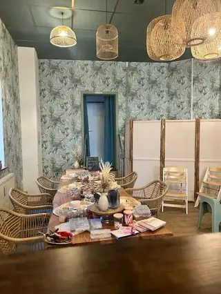 Fr&ouml;hliche Runde bei einem Event-Workshop von SeeYou Perlen.